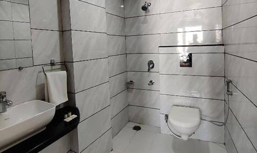 Bathroom 4, Hotel Golden Rays, Udaipur
