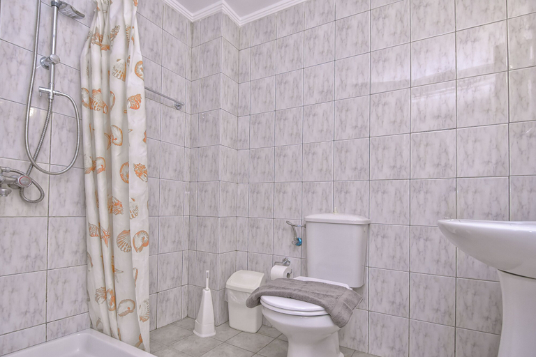 Bathroom 4, Aspri Petra, Crete