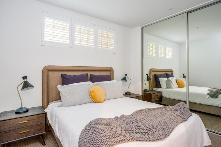 Bedroom 1, Blue Waters on the Beach absolute beachfront views, Melbourne
