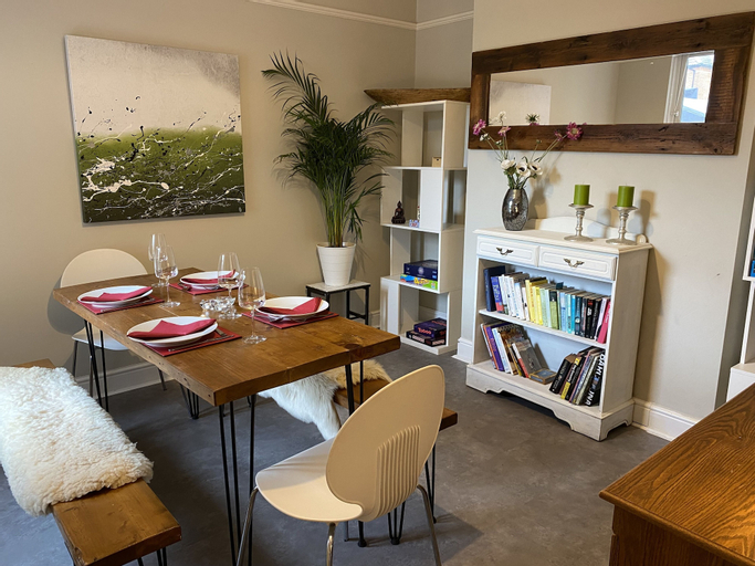 Others 4, Family Friendly 3BR House w garden BBQ, Bournemouth