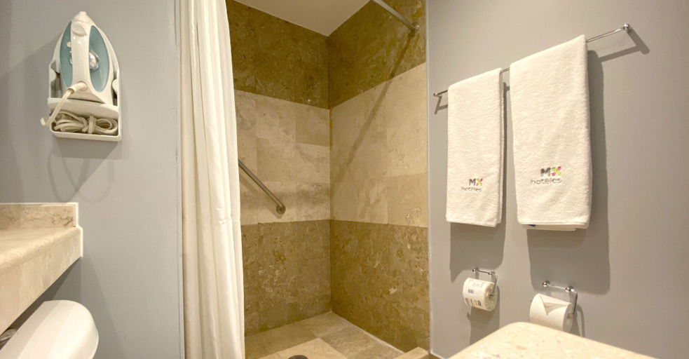 Bathroom 4, Hotel MX forum buenavista CDMX, Trademark by Wyndham, Mexico City
