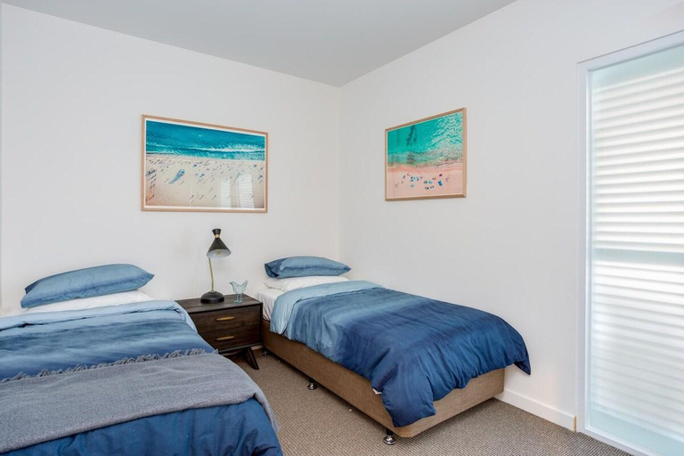 Bedroom 5, Blue Waters on the Beach absolute beachfront views, Melbourne