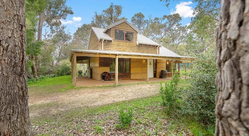 Kookaburra Cottage at Woodstone Estate, Busselton