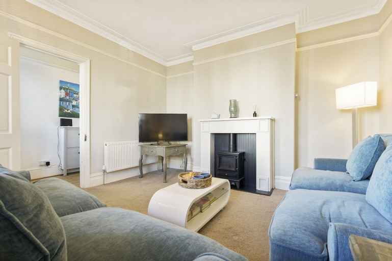 Others 2, Family Friendly 3BR House w garden BBQ, Bournemouth