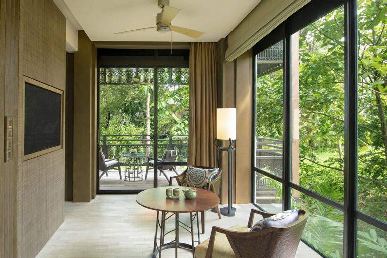 Exterior & Views 5