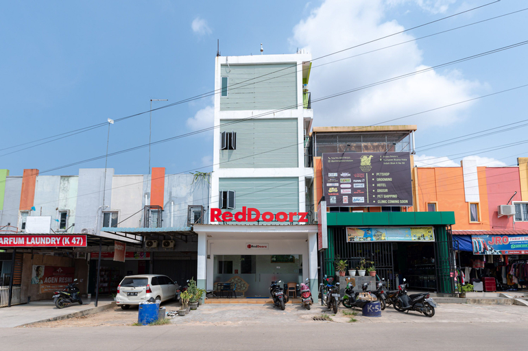 Exterior & Views 2, RedDoorz near Hang Nadim Batam Airport, Batam