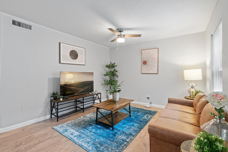 Others 2, Stylish 1BR Near UT Highland Evonify, Travis