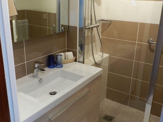 Bathroom 4, Grand Hotel Moriaz, Var