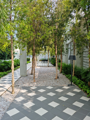 Exterior & Views 14