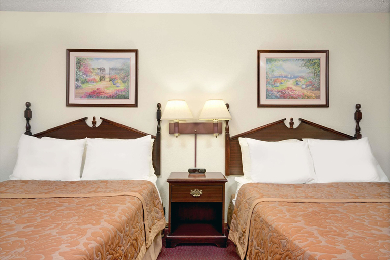 Bedroom 3, Super 8 By Wyndham Chaska, Carver