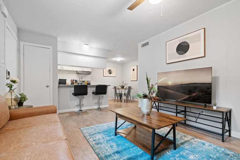 Others 5, Stylish 1BR Near UT Highland Evonify, Travis