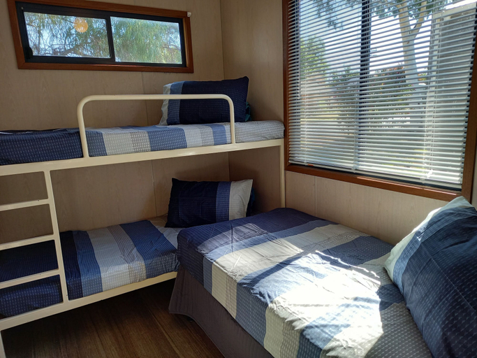 Bedroom 3, Young Tourist Park, Young