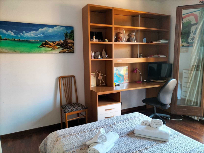 Bedroom 3, 3 Bedrooms Villa Sleeps 6 With Garden, Rome