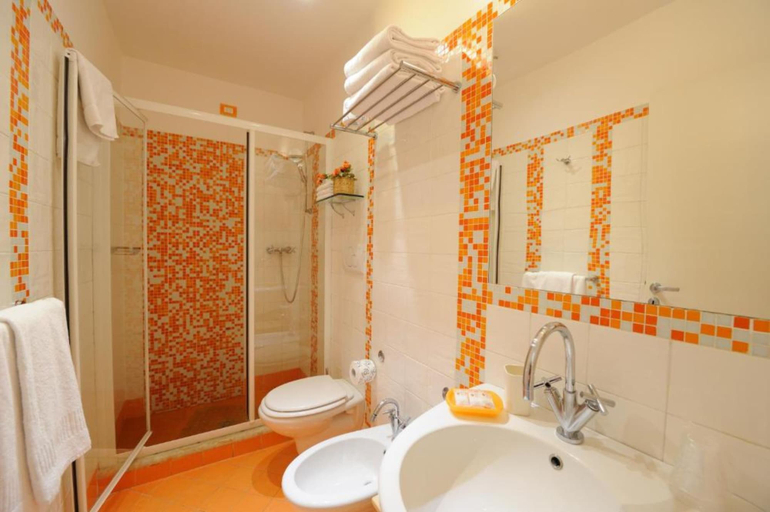 Bathroom 4, Sharon House, Salerno