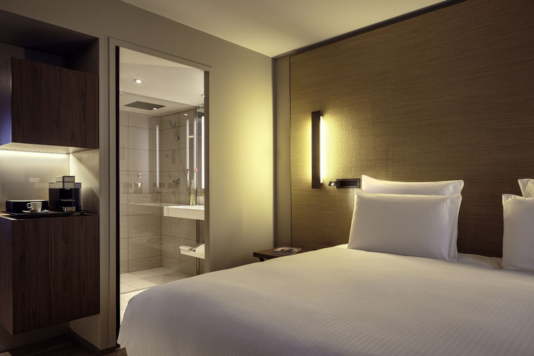 Bedroom 3, Radisson Blu CDG Airport Terminal Hotel, Paris, Seine-Saint-Denis