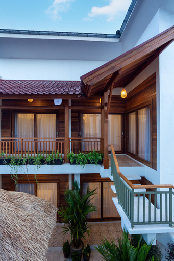 Exterior & Views 8