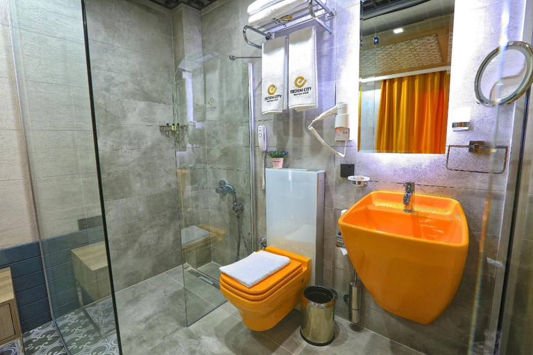 Bathroom 5, Erdem City Hotel, Kaş