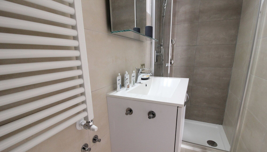 Bathroom 5, Bligny 39 B, Milano