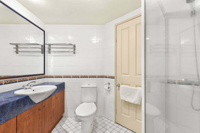 Bathroom 5, Crystal Bay on the Broadwater, Gold Coast