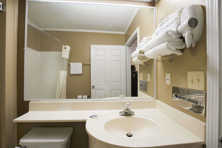Bathroom 4, Microtel Inn & Suites by Wyndham Columbia/Fort Jackson N, Richland
