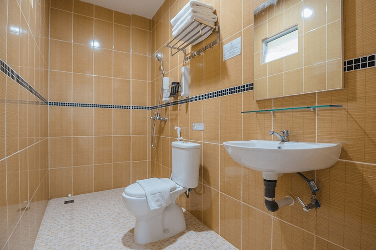 Bathroom 5, RedDoorz @ Baloi Batam, Batam