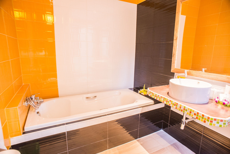Bathroom 3, Jingjit Hotel, Mueang Krabi