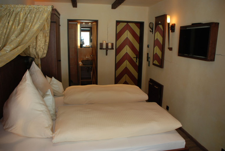 Bedroom 4, Mittelalterhotel-Gästehaus Rauchfang, Bodenseekreis