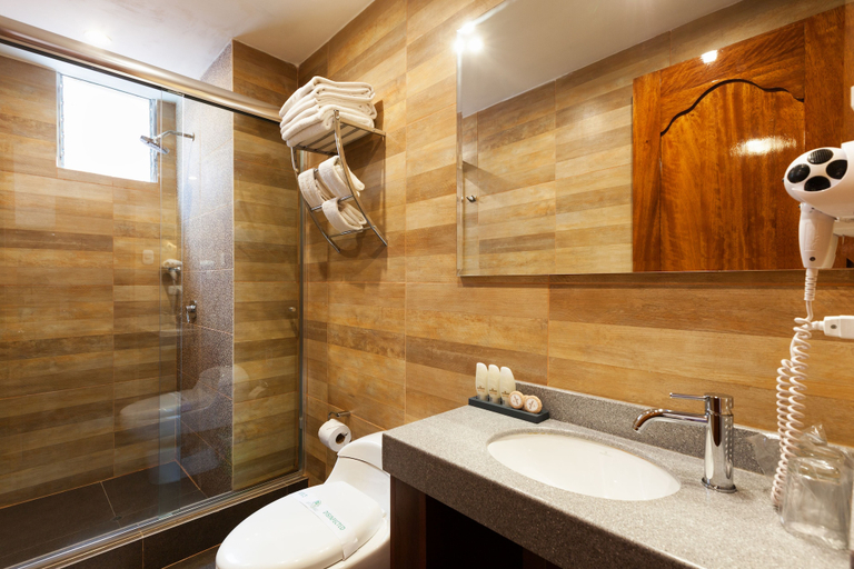 Bathroom 5, Inti Punku MachuPicchu Hotel & Suites, Urubamba