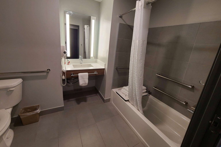 Bathroom 4, Microtel Inn & Suites by Wyndham Milford, Kent