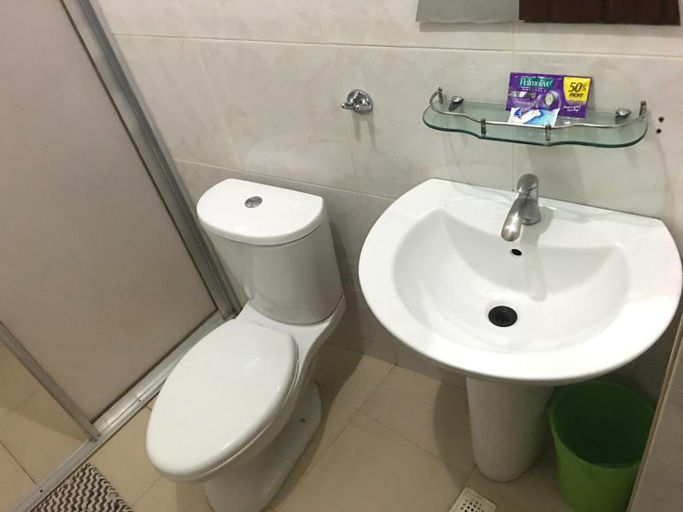 Bathroom 2, Amigos Beach Resort, Malay