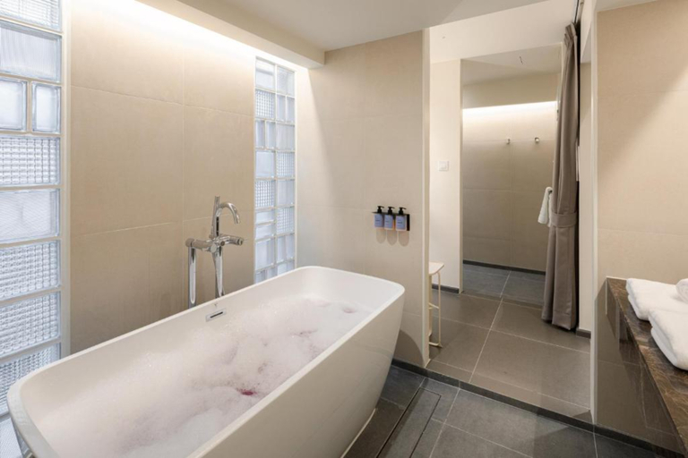 Bathroom 4, YANH Ratchawat Hotel, Dusit