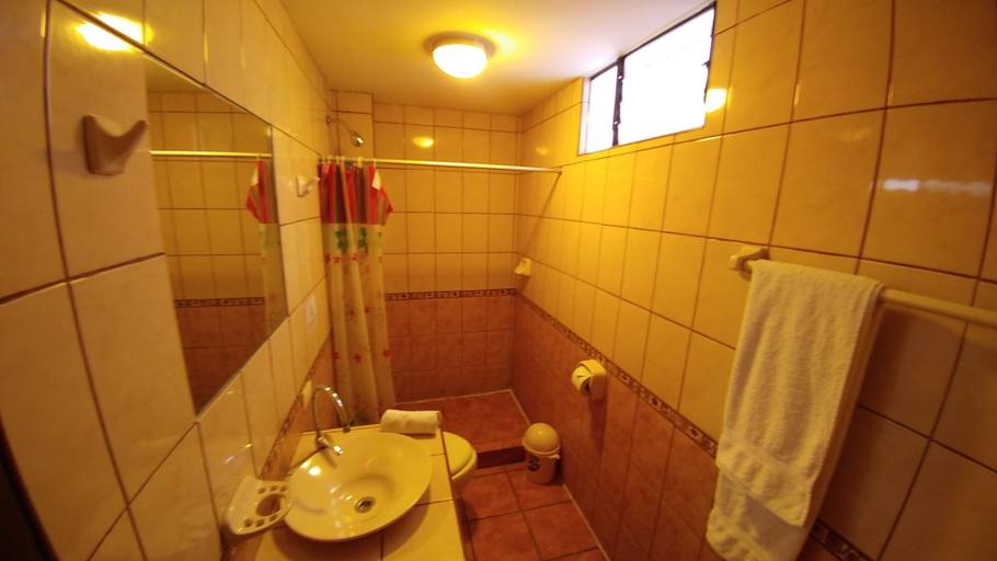 Bathroom 3, WAYRAS III INN CUSCO, Cusco