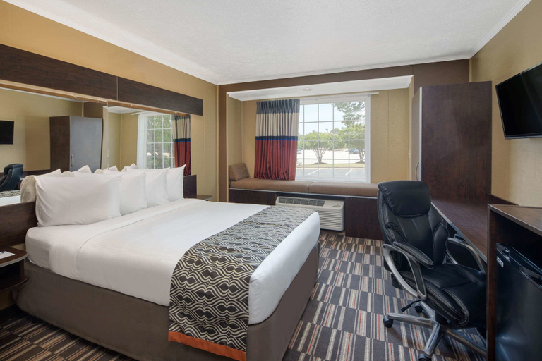 Bedroom 3, Microtel Inn & Suites by Wyndham Columbia/Fort Jackson N, Richland