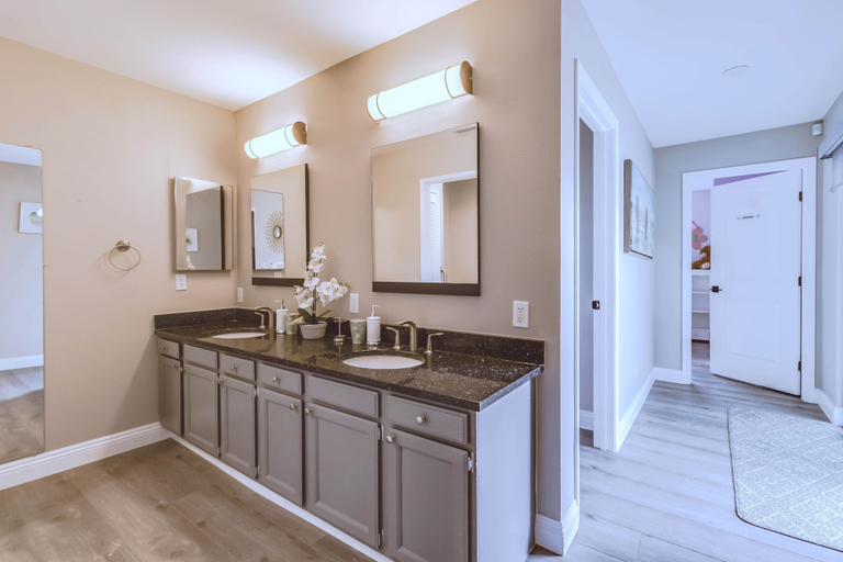 Bathroom 3, Cypress Villa, Orange