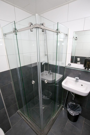 Bathroom 4, Flipper Hotel Amsterdam, Amsterdam