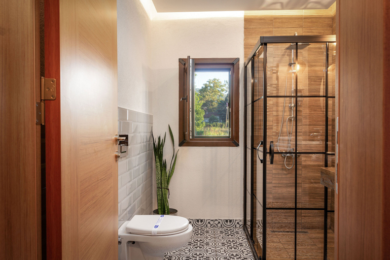 Bathroom 3, Yiğit Pansiyon, Izmit