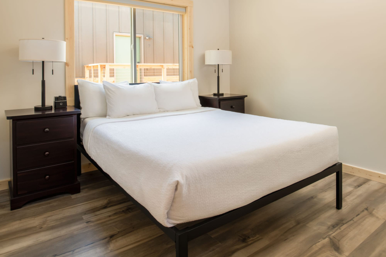 Bedroom 4, River Lodge and Cabins, Morrow