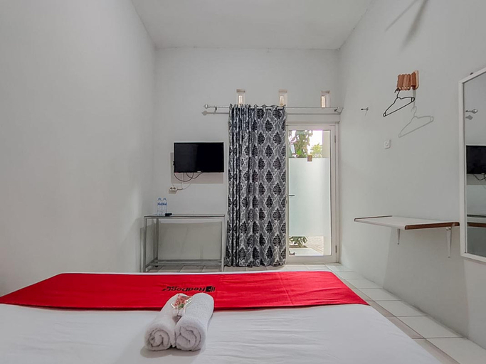 Bedroom 5, RedDoorz near Alun Alun Batu 2, Malang