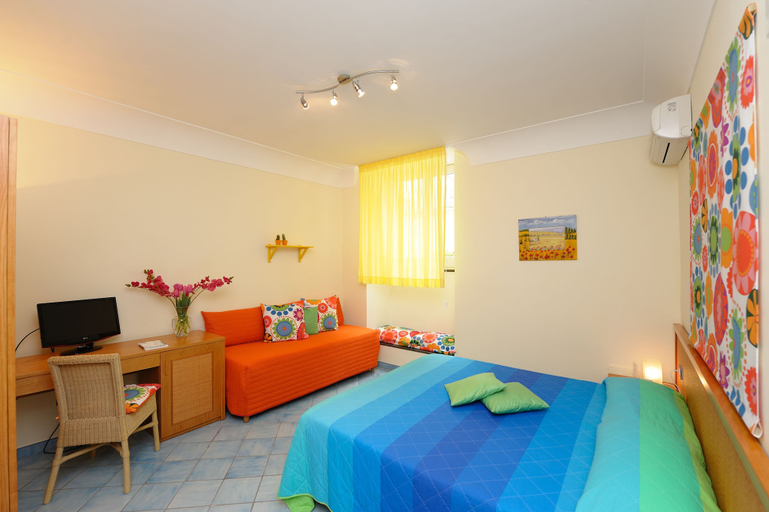 Bedroom 3, Sharon House, Salerno