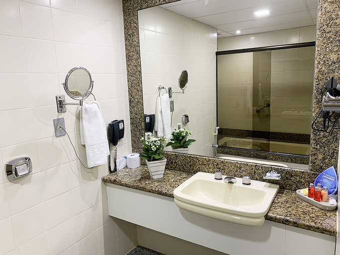 Bathroom 5, Fiesta Bahia Hotel, Salvador