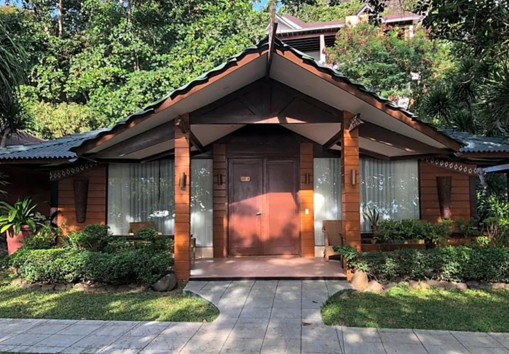 Exterior & Views