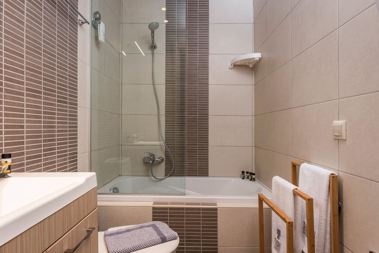 Bathroom 5, Trianon Luxury Apartments & Suites, Crete