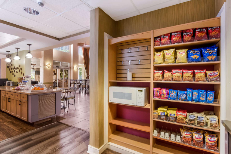 Food & Drinks 5, SureStay Plus Hotel by BW Tempe University, Maricopa