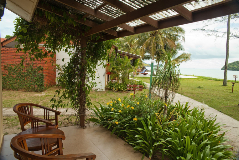 Exterior & Views 5