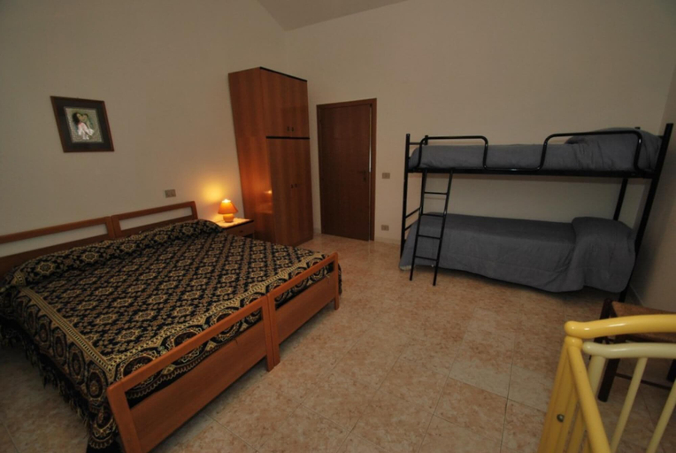 Bedroom 4, Dante Pino in Tocco da Casauria, Pescara