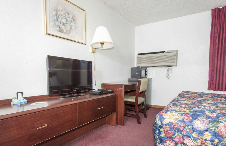 Bedroom 3, Oak Grove Inn, Kansas City