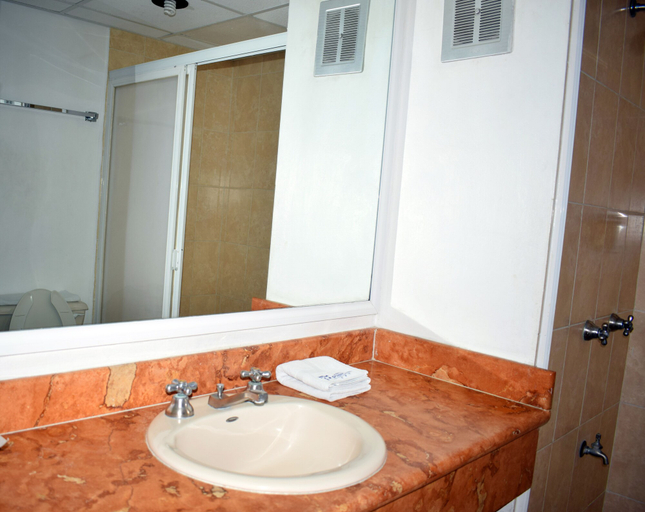 Bathroom 3, Hotel Principe, Othón P. Blanco