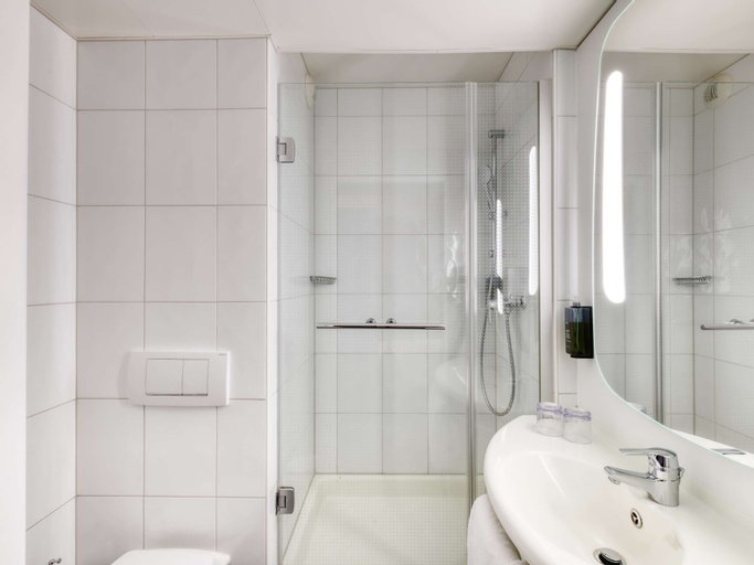 Bathroom 13