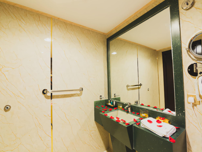 Bathroom 5, Golden Ship Hotel, Riyadh