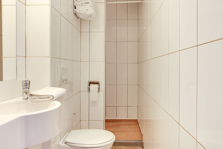Bathroom 5, Hôtel Valence Sud, Drôme